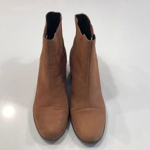 Tom boots size 8.5 barely used